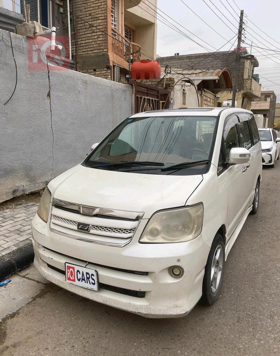 تويوتا نوح